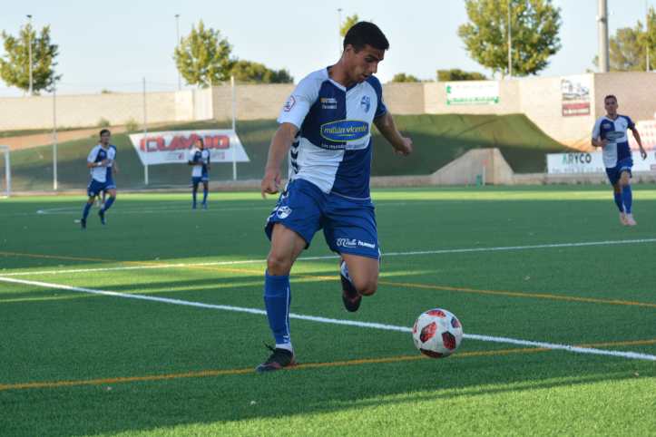 Rodrigo Tapia en un partido con el CD Ebro