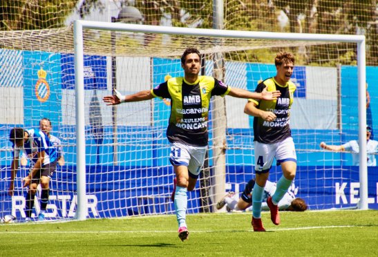 Luis Costa celebra un gol la temporada pasada.