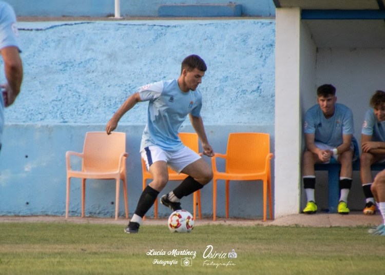 Dani Porroche, durante un partido de pretemporada con el CD Brea