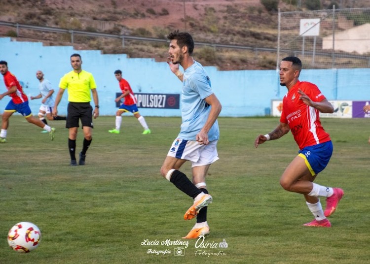 Yeray, durante un partido con el CD Brea
