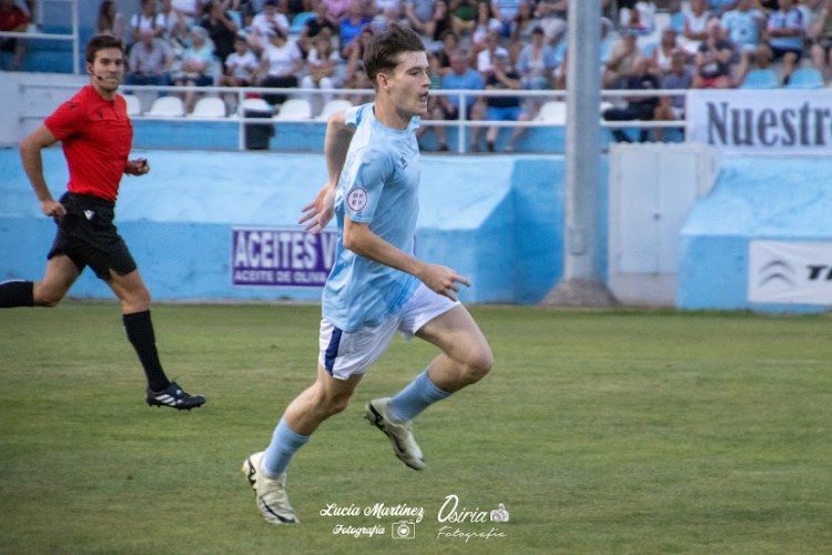Aarón Barriga, durante un partido con el CD Brea.